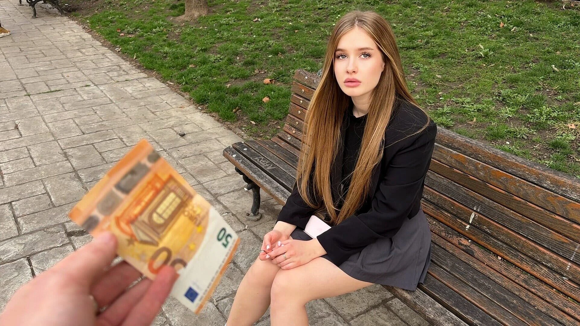 Girl Needs Help. What Would You Do in This Situation?--cumatozz